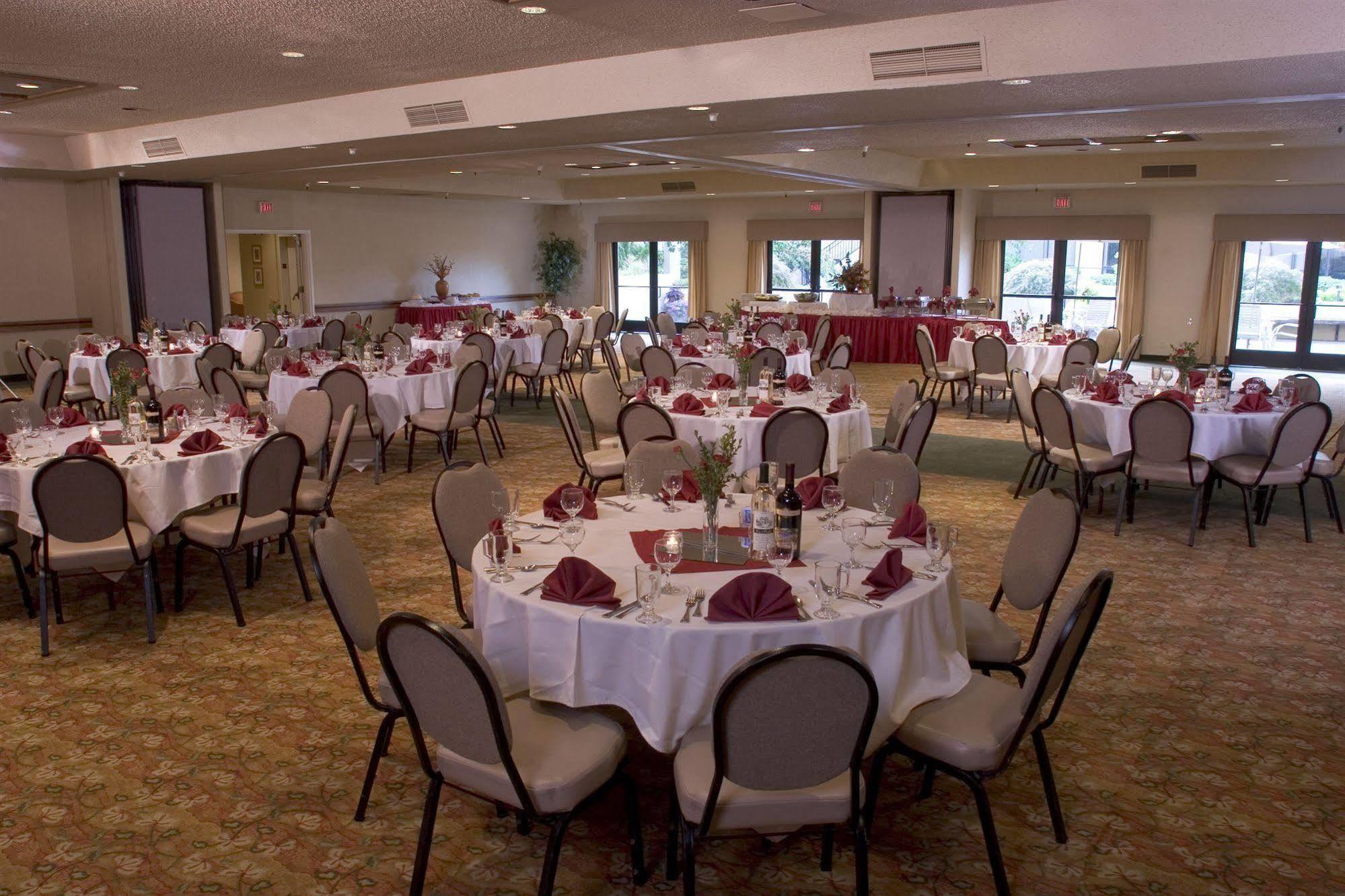 Monarch Hotel & Conference Center Clackamas Restoran gambar