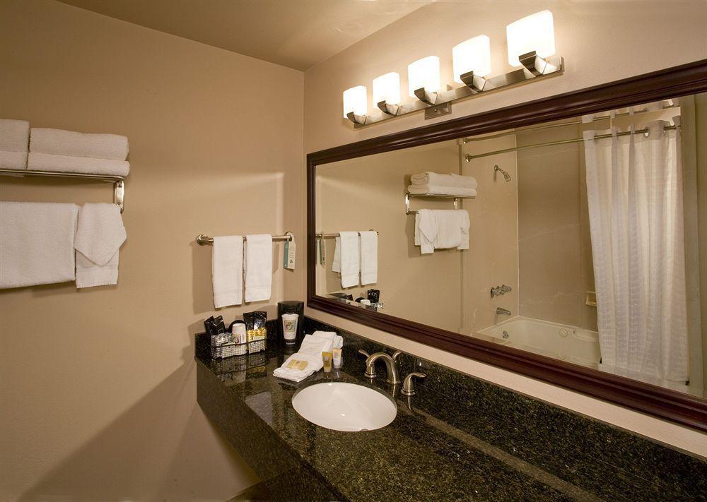 Monarch Hotel & Conference Center Clackamas Luaran gambar